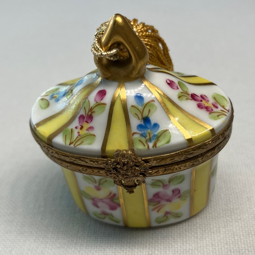 Limoges Porcelain Trinket Box with Tassel - Picture 3 of 7